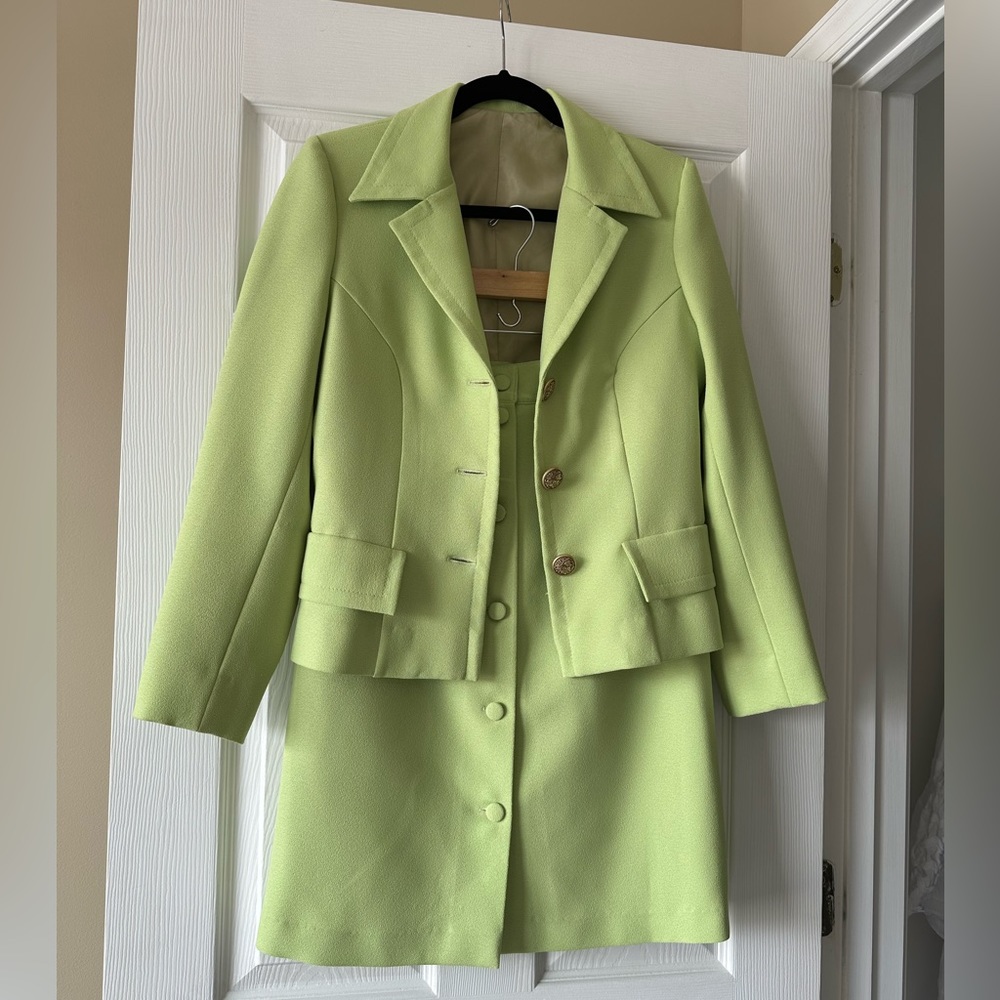 Skirt suit tailored size 4-6 neon green